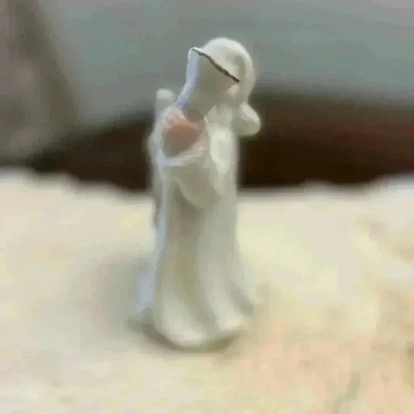 Porcelain Santa with Gold Accents - Picture 4 of 5